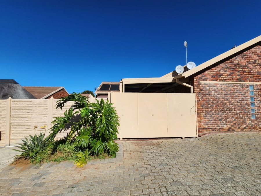 3 Bedroom Property for Sale in Riebeeckstad Free State